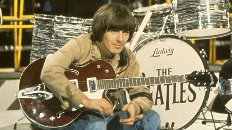 George Harrison com os Beatles em 1965