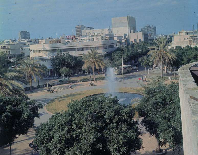 Desde o fim dos anos 1950 e por 17 anos, seu lar foi Tel Aviv