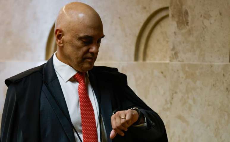 மோரேஸ் ரெஸ் ஜூடிகாட்டாவின் ஆணை மற்றும் தண்டனையை நிறைவேற்றுவதற்கான ஆரம்பம் ஆகியவற்றை ஏகபோகமாக முடிவு செய்து, முதல் குழுவில் உள்ள தனது சக ஊழியர்களிடையே வாக்கெடுப்புக்கு முடிவு எடுக்க முடியும்.