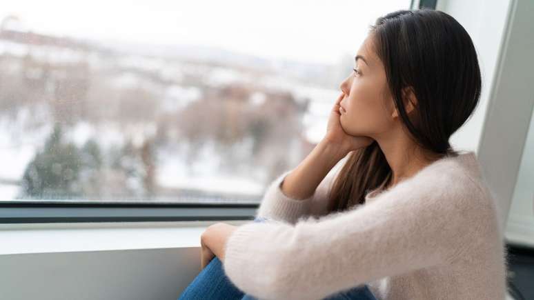 A falta de vitaminas e minerais pode afetar neurotransmissores e imitar ansiedade e depressão; saiba quais deficiências mais impactam o humor