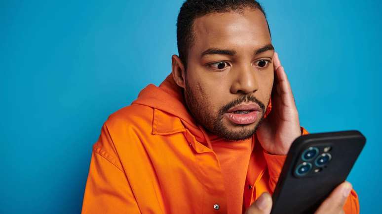 Menos &eacute; mais: para evitar a s&iacute;ndrome da vibra&ccedil;&atilde;o fantasma, que tal reduzir o tempo de tela e buscar mais atividades offline? &ndash; depositphotos.com / IgorVetushko