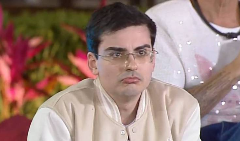 'A Fazenda' படத்தில் Dudu Camargo போதை மருந்து கொடுக்கப்பட்டதா? உற்பத்தியில் இருந்து வெளியேற்றம் மற்றும் தலையீடு கோரிக்கைக்கு வழிவகுத்த சர்ச்சையைப் புரிந்து கொள்ளுங்கள்.