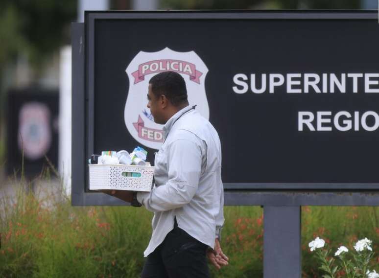 Remédios de Bolsonaro são levados até a Superintendência da Polícia Federal