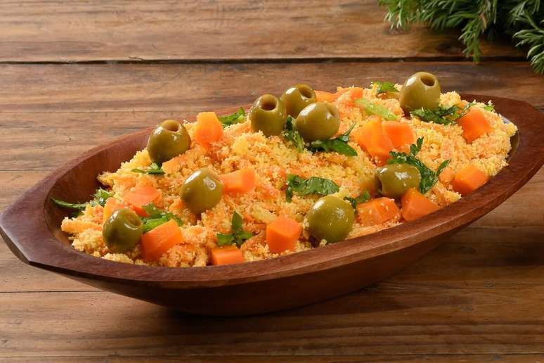 Farofa com cenoura e azeitona