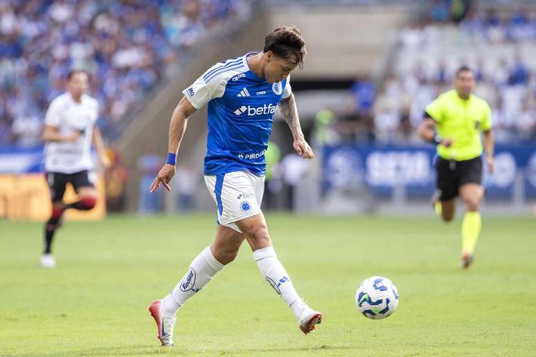 Kaio Jorge (Cruzeiro) durante jogo contra o Vitória, no dia 01.11.2025