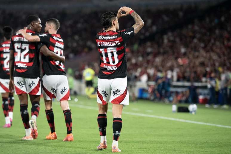 Arascaeta leads Flamengo to victory over RB Bragantino and helps isolate the Rio team at the top of the Brazilian League