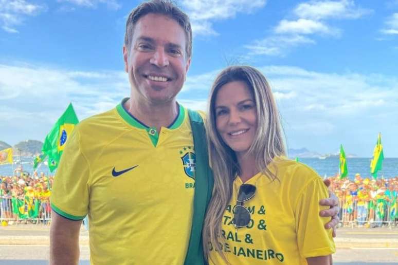 O deputado Alexandre Ramagem e a esposa, Rebeca