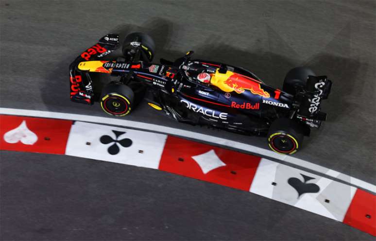 வெர்ஸ்டாப்பன் நோரிஸின் தவறைப் பயன்படுத்தி லாஸ் வேகாஸ் ஜிபியை வென்றார்