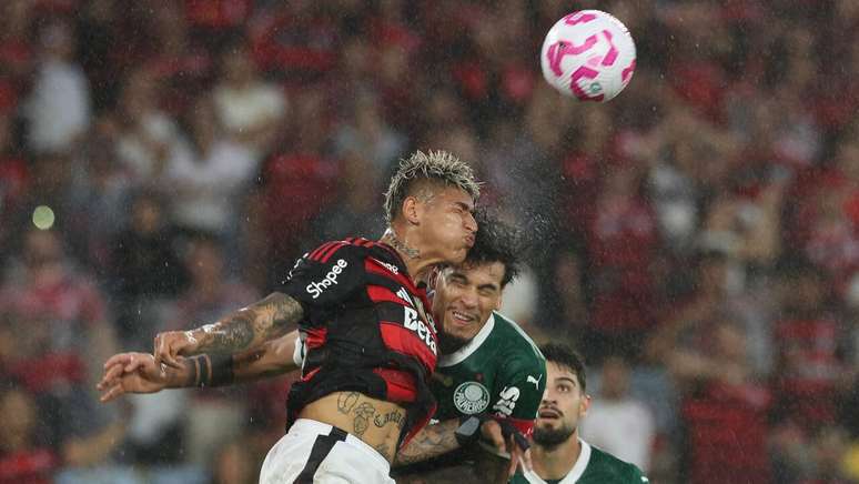 Gustavo G&oacute;mez acabou sendo absolvido pelo STJD ap&oacute;s cr&iacute;tica a arbitragem em Flamengo x Palmeiras &ndash;