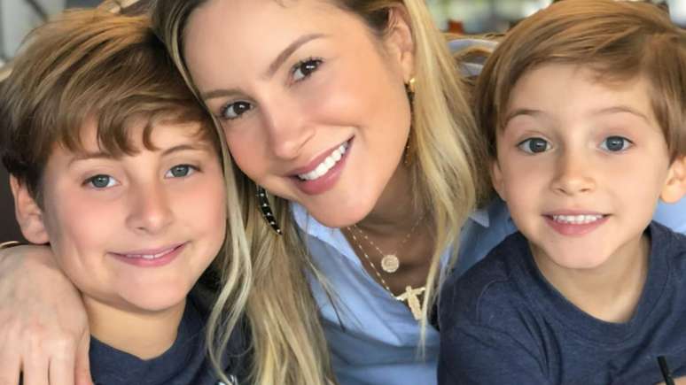 Claudia Leitte explica por que escolheu criar os filhos nos EUA