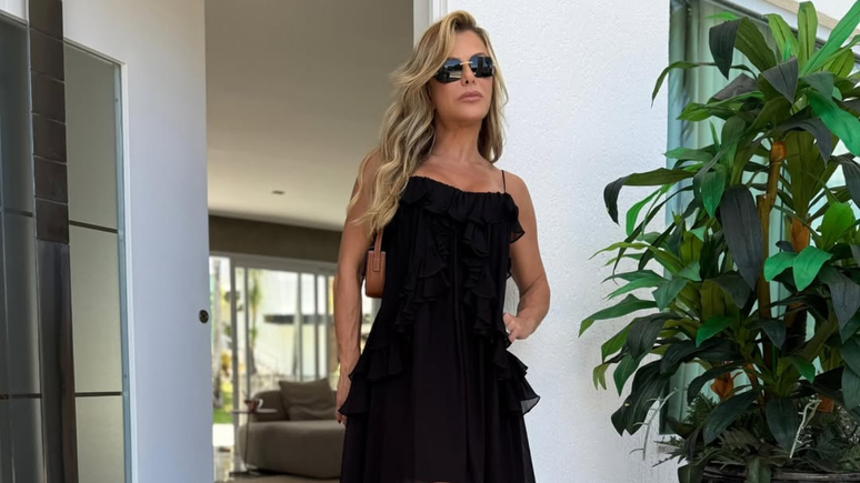 Nas redes sociais, Poliana Rocha abordou os desafios enfrentados durante o período e revelou quais tratamentos tem seguido