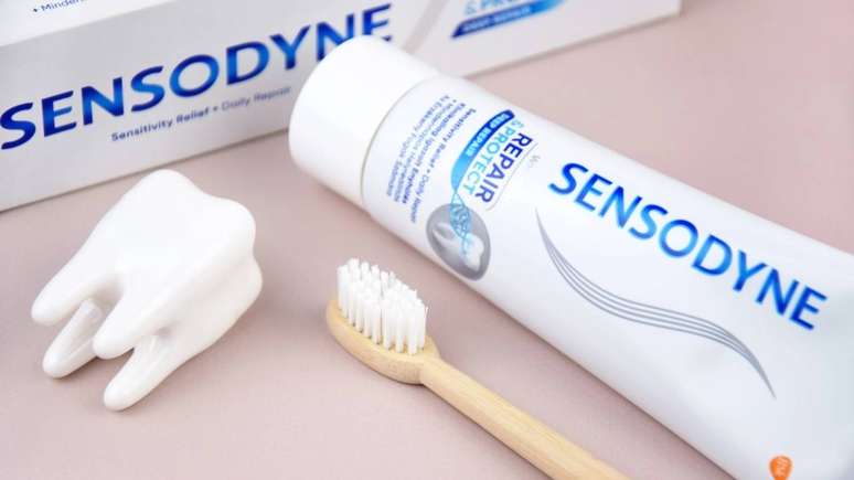 Preven&ccedil;&atilde;o e tratamentos profissionais ajudam a controlar a sensibilidade e proteger os dentes &ndash; depositphotos.com / iama_sing