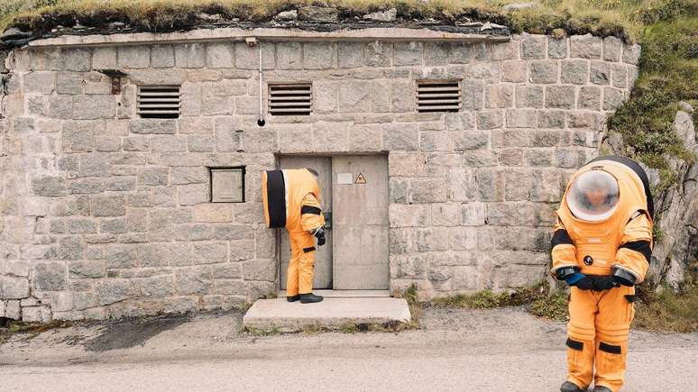 Durante a miss&atilde;o, os aspirantes a astronautas s&oacute; abandonam a base &agrave; noite, para comprovar o efeito da falta de luz solar sobre os seus ritmos circadianos