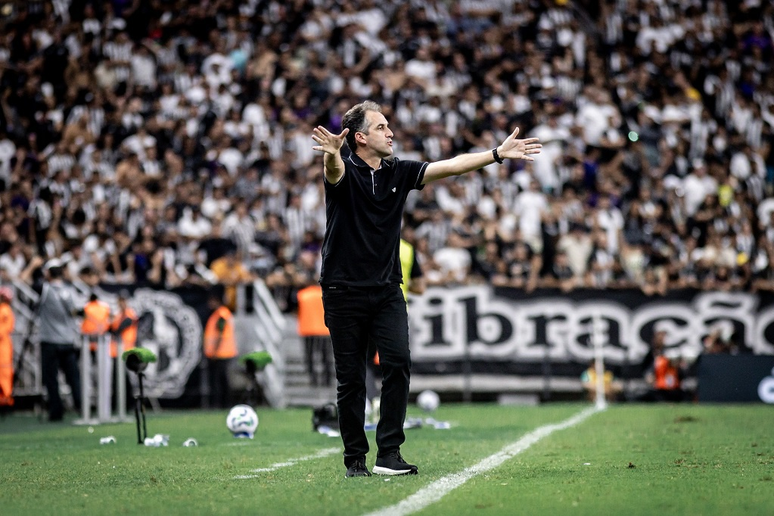 Contra o Mirassol, L&eacute;o Cond&eacute; est&aacute; sem os suspensos Vina e Pedro Raul. 