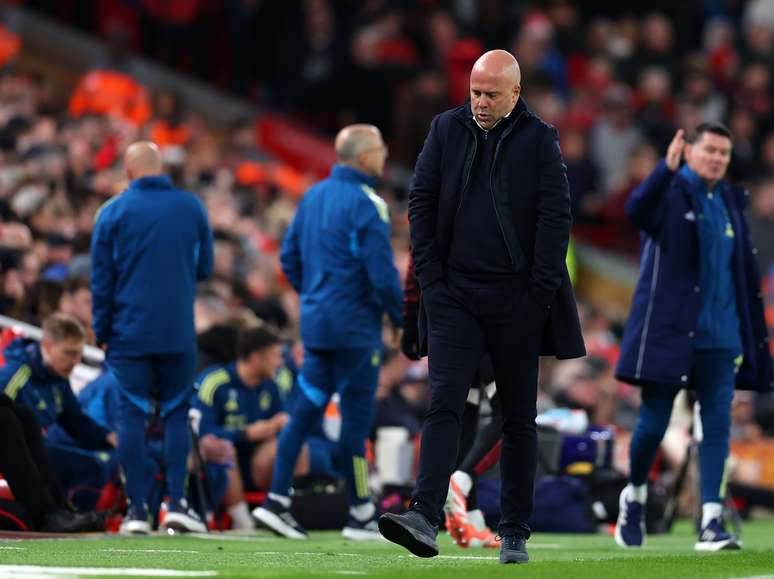 Arne Slot durante derota do Liverpool 