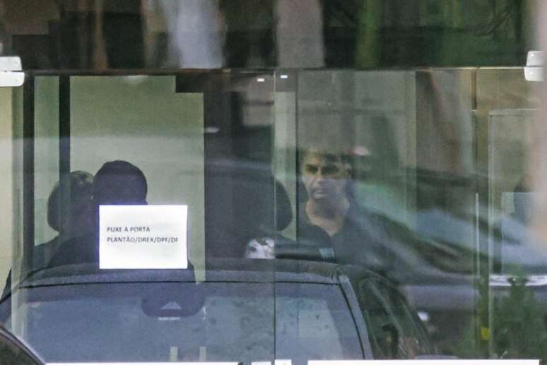 No domingo, Bolsonaro foi visto na portaria da Superintend&ecirc;ncia da PF