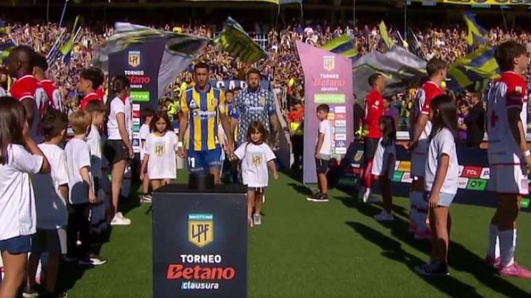 சர்ச்சைக்குரிய தலைப்புக்கு எதிர்ப்புத் தெரிவிக்கும் வகையில் மாணவர்கள் ரொசாரியோ சென்ட்ரலுக்குப் புறமுதுகு காட்டினர்