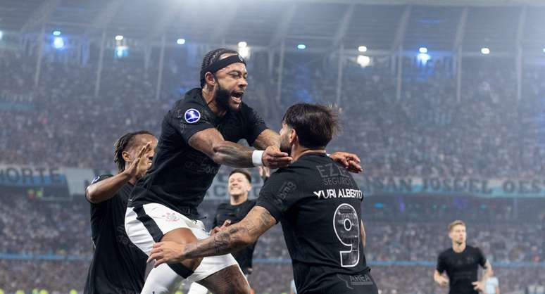 தென் அமெரிக்க சாம்பியன்ஷிப்பில் கொரிந்தியன்ஸ் அறிமுகமானது, போட்டியின் தொடக்கத்தில் தங்கள் நல்ல சாதனையை அதிகரிக்கும் நோக்கத்துடன். 