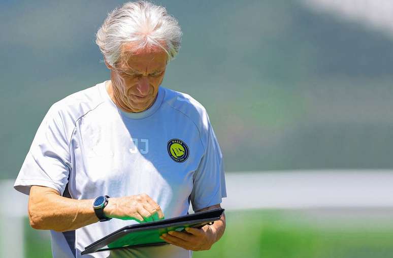 JJ se destaca em início pelo Al-Nassr –