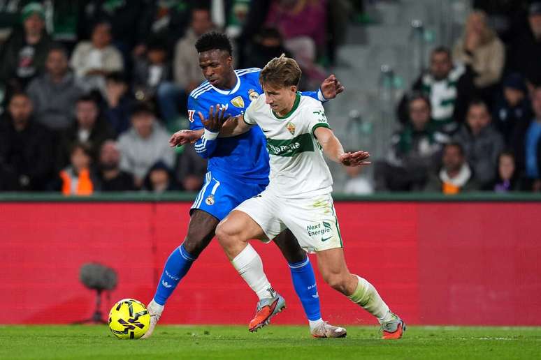 Vini Jr em ação na partida contra o Elche pelo Campeonato Espanhol –