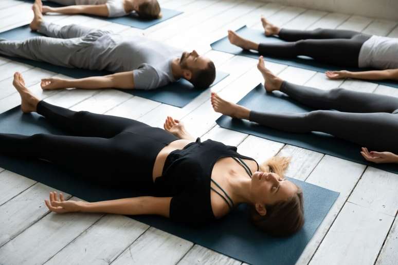 A savasana ajuda a aliviar o estresse e a ansiedade 