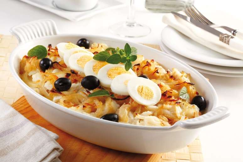 Bacalhau de forno com ovo e azeitona 
