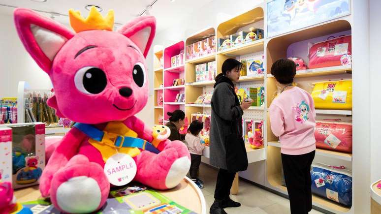 நிறுவனம் 2022 இல் Pinkfong என மறுபெயரிடப்பட்டது, அதன் மகிழ்ச்சியான மற்றும் ஆர்வமுள்ள நரி பாத்திரத்தால் ஈர்க்கப்பட்டது