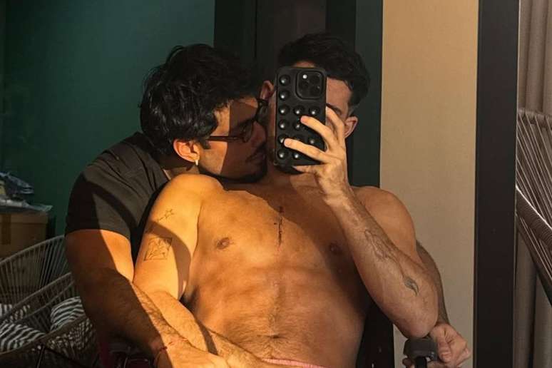 Vittor Fernando recebe declaração do namorado, Gabriel Fuentes