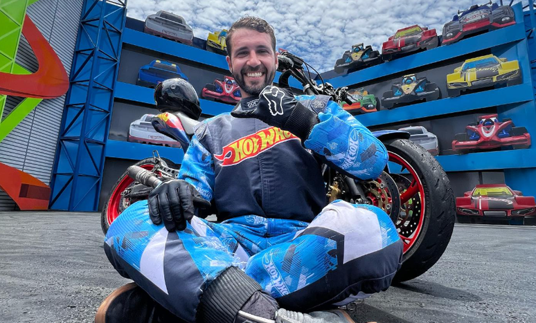 Motociclista Lurrique Ferrari morreu após acidente durante show de manobras radicais em parque de diversões de SC