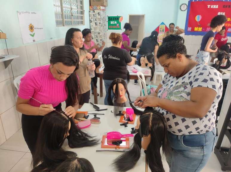 Trançando Vidas é um movimento de resgate cultural e empoderamento feminino através de tranças, empreendedorismo e identidade.