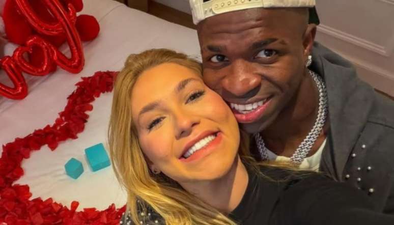 Namoro midi&aacute;tico questionado: relacionamento inter-racial e que envolve conceito de beleza gera ru&iacute;do na sociedade