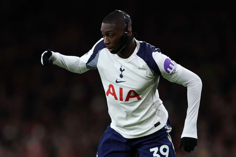 Kolo Muani durante partida do Tottenham 