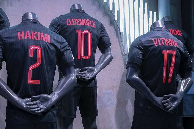 Parte de trás da nova camisa do PSG –