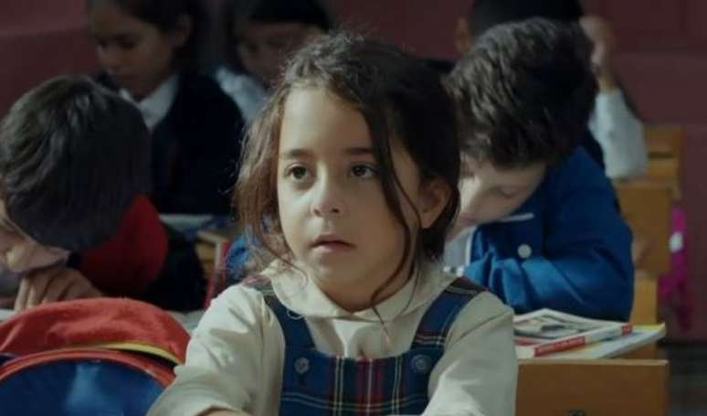 நவம்பர் 25, 2025, செவ்வாய் அன்று சோப் ஓபரா 'மே' அத்தியாயத்தில் ஜெய்னெப்பிற்கு உதவும் மெலெக்/டர்னாவின் அணுகுமுறை.