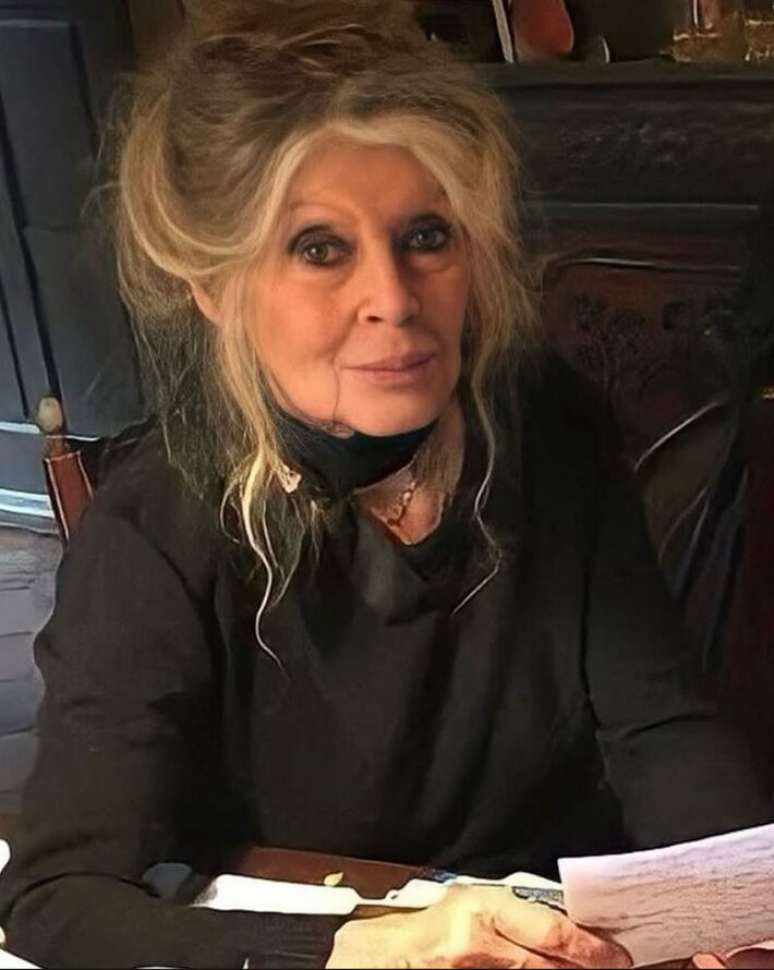 Equipe de Brigitte Bardot confirma hospitalização e pede orações