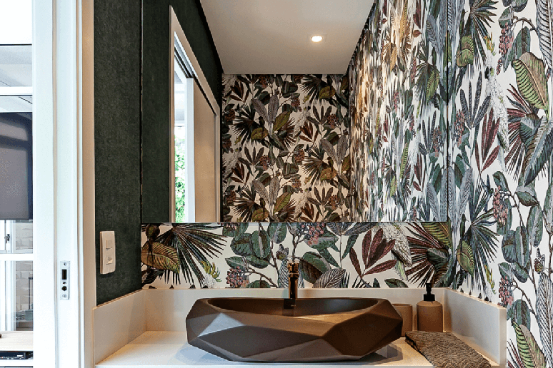 As flores e folhagens criam uma atmosfera leve e convidativa Projeto: Cristiane Schiavoni |