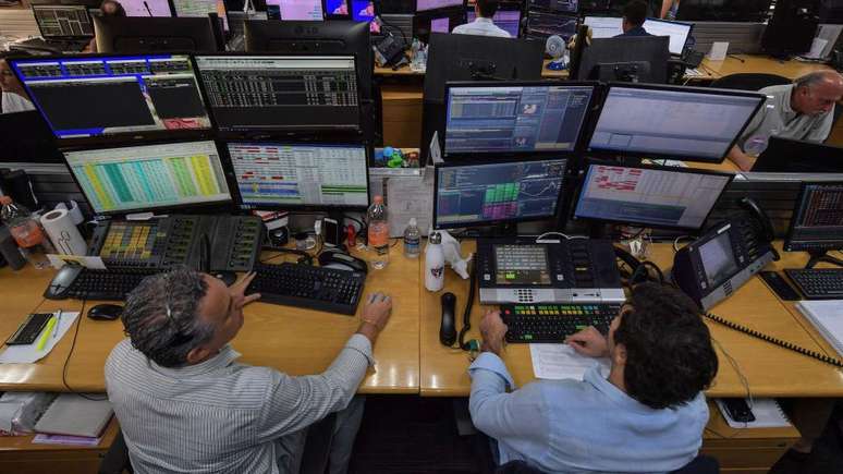 A garantia do FGC é usada como marketing pelas plataformas de investimento para estimular aportes em títulos muitas vezes arriscados, mas de alto retorno — como os CDBs do Banco Master