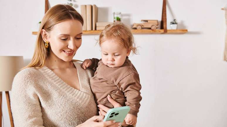 Especialistas afirmam que o comportamento dos adultos tem papel decisivo na formação dessa impaciência perante o estímulo