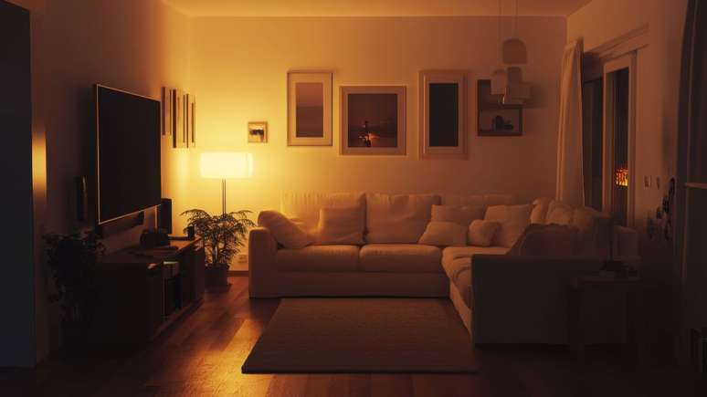 Descubra a diferença entre luz branca, amarela e neutra, e saiba como cada uma transforma o clima e a funcionalidade dos ambientes da casa