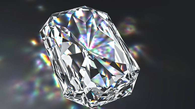 ప్రస్తుతం, మెమోరియల్ డైమండ్ అనే పదం కంపెనీలు మరియు కుటుంబాలలో ప్రసిద్ధి చెందింది, జ్ఞాపకాలను అమరత్వంగా మార్చడానికి సృజనాత్మక ప్రత్యామ్నాయంగా తనను తాను ఏకీకృతం చేసుకుంటోంది – depositphotos.com / sssccc