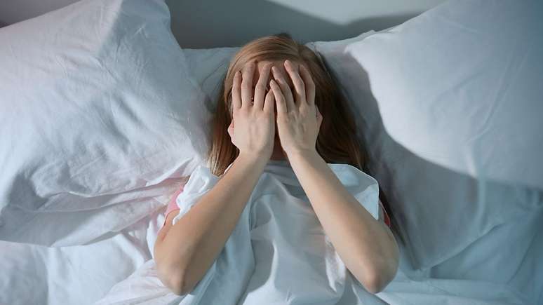 Estudo revela que poucas noites mal dormidas já alteram marcadores do coração; entenda como o sono influencia a saúde cardiovascular