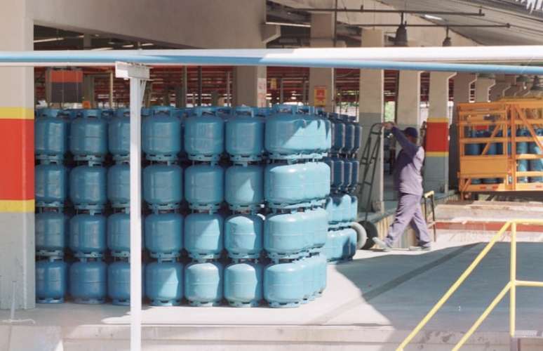 Gás do Povo சமூகத் திட்டம் Auxílio Gás ஐ மாற்றியமைக்கிறது மற்றும் அரசாங்கத்தின் படி சுமார் 50 மில்லியன் மக்கள் பயனடைய வேண்டும்