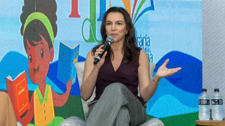 Ana Paula Ara&uacute;jo aposta em participa&ccedil;&atilde;o em feiras liter&aacute;rias para aproximar p&uacute;blico de discuss&otilde;es sobre viol&ecirc;ncia contra a mulhker