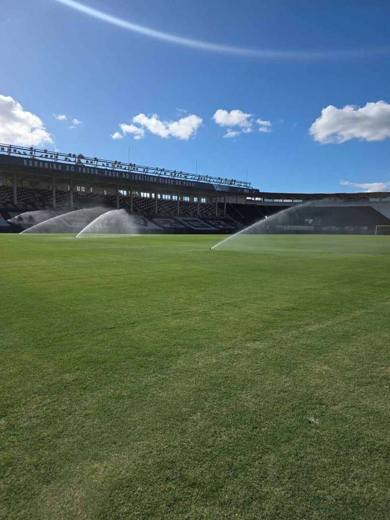 Gramado de S&atilde;o Janu&aacute;rio foi trocado e n&atilde;o apresenta mais as manchas de muta&ccedil;&atilde;o da grama.