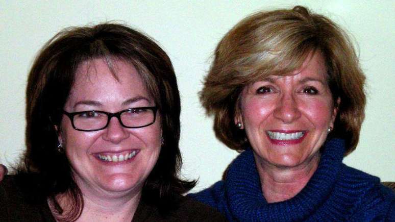 Para Deb, o reencontro com sua filha Val foi necess&aacute;rio para se desfazer da vergonha e da culpa que sentia pela ado&ccedil;&atilde;o