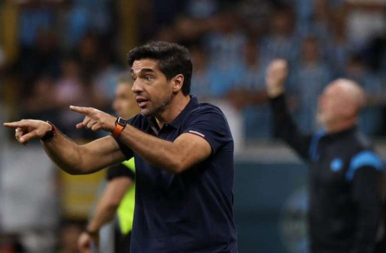 సావో పాలోపై వివాదాస్పద చర్య తర్వాత రిఫరీలు మరింత భయంతో గేమ్‌లను రిఫరీ చేస్తారని అబెల్ ఫెరీరా అభిప్రాయపడ్డారు -