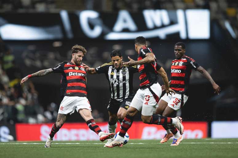 Flamengo e Galo ficam no 1 a 1. Mengo empatou em cima da hora. Assim, abre ainda mais vantagem na frente.&nbsp;