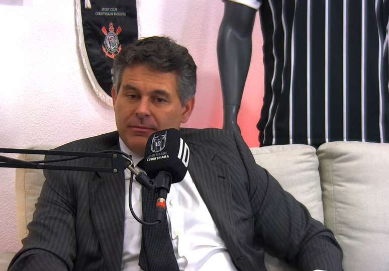 అర్మాండో మెండోన్సా స్పోర్ట్స్ మెటీరియల్స్ యొక్క తప్పు నిర్వహణకు కారణమైన వారిలో ఒకరిగా గుర్తించబడ్డాడు -