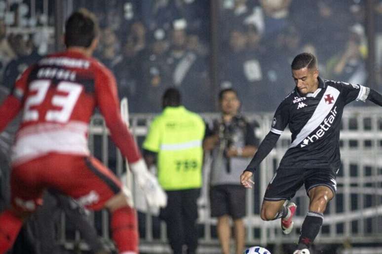 Coutinho retorna de suspens&atilde;o e &eacute; a grande esperan&ccedil;a do Vasco para vencer o Internacional.