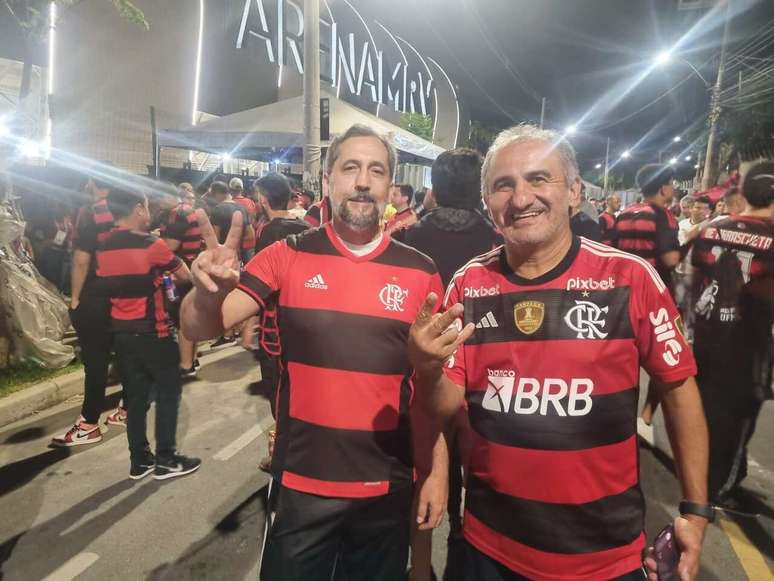 Renato e Lu&iacute;s Botelho, dupla que engrossou a torcida do Flamengo na Arena MRV.
